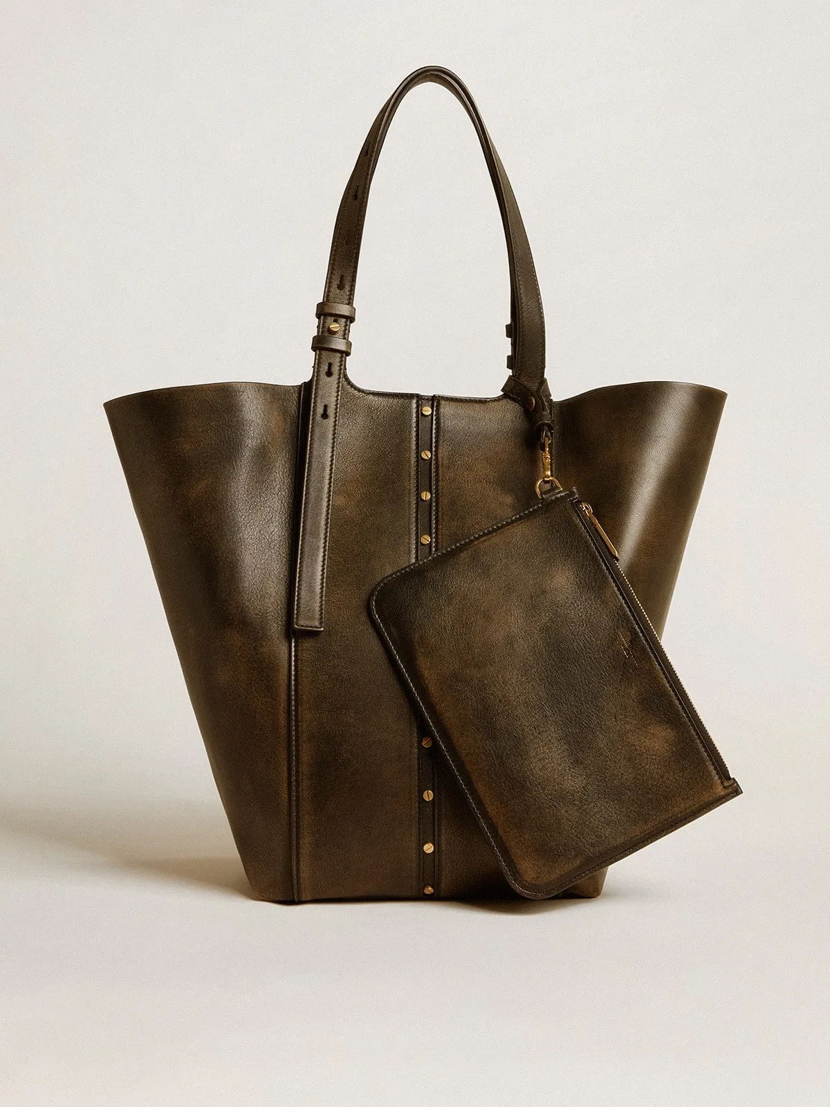 24/7 Bag in black distressed leather with adjustable handles