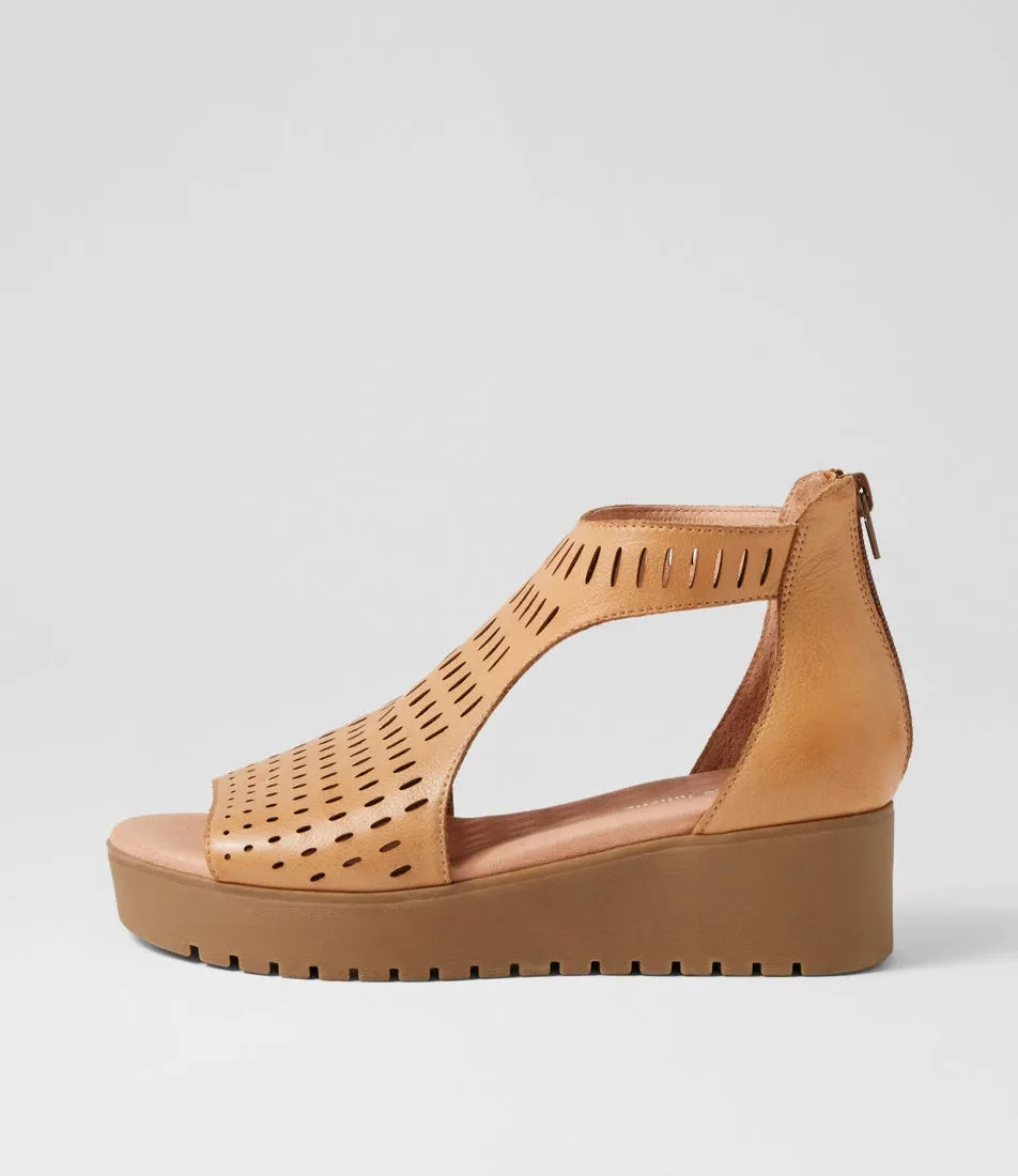 DJANGO & JULIETTE Oxxie Dark Tan Light Choc Leather Sandals