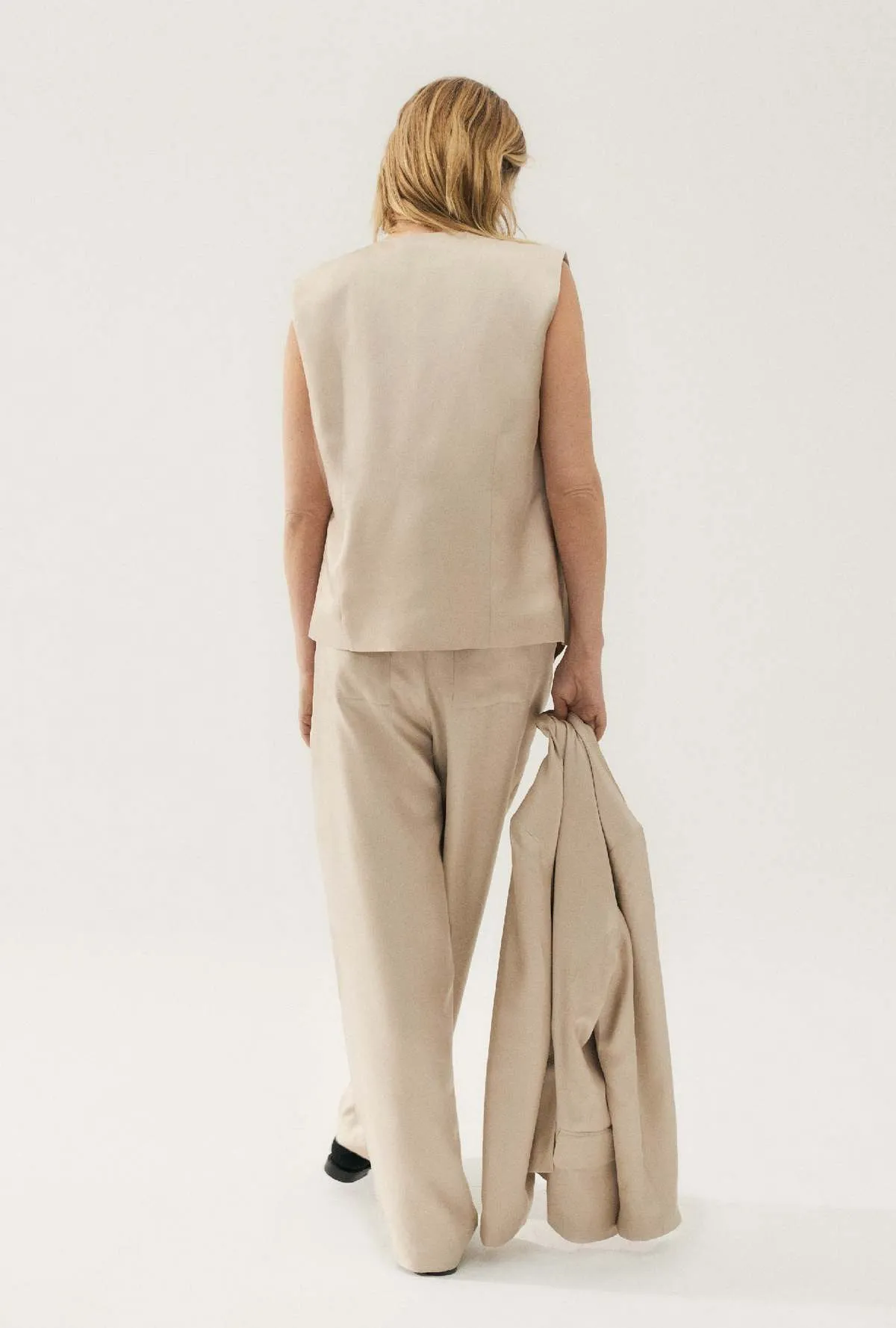 silklaundry.com TWILL SLOUCH VEST - HAZELNUT